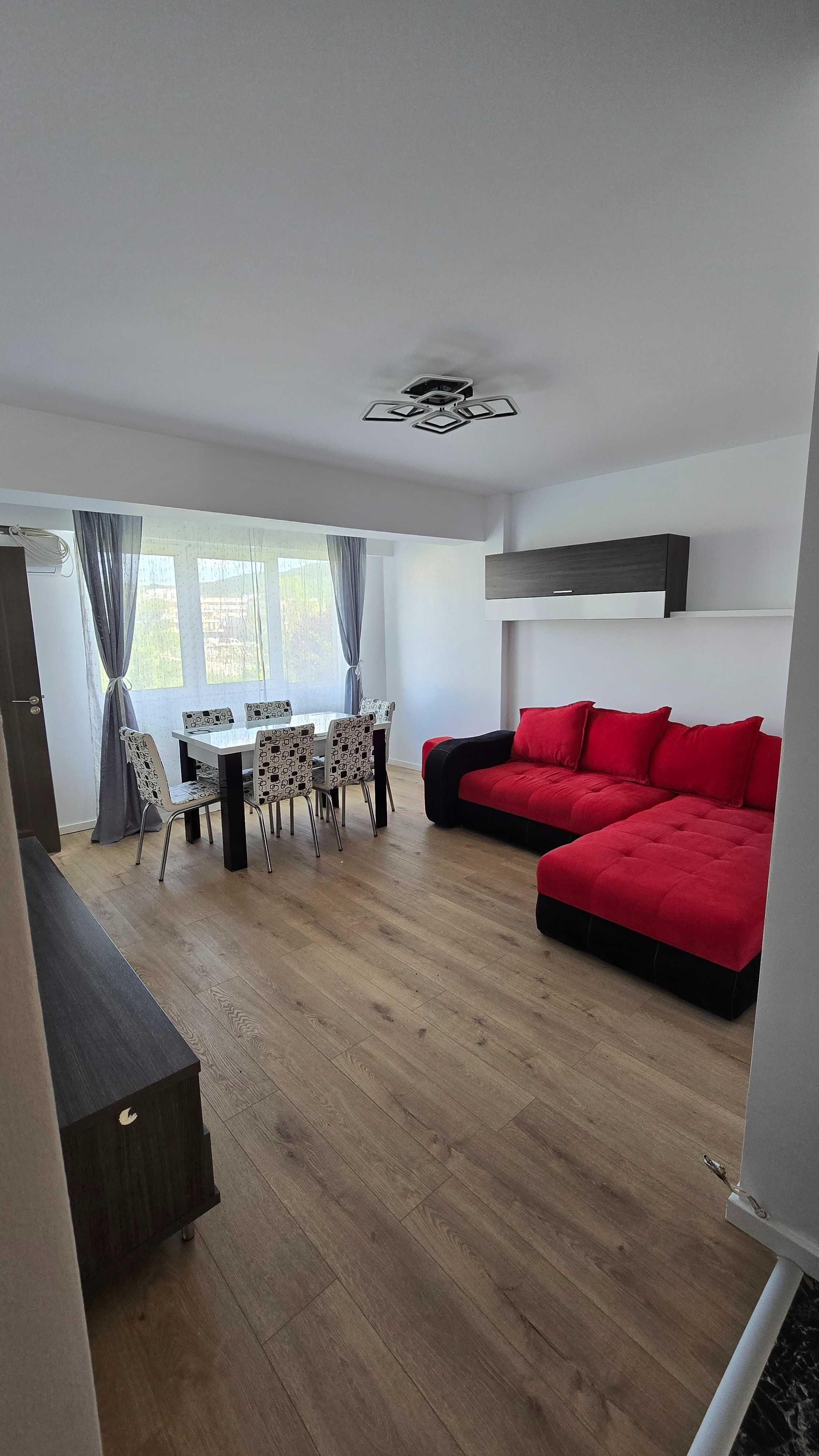 Apartament pe Eroilor de 70mp cu 3 camere decomandate si loc de parcare