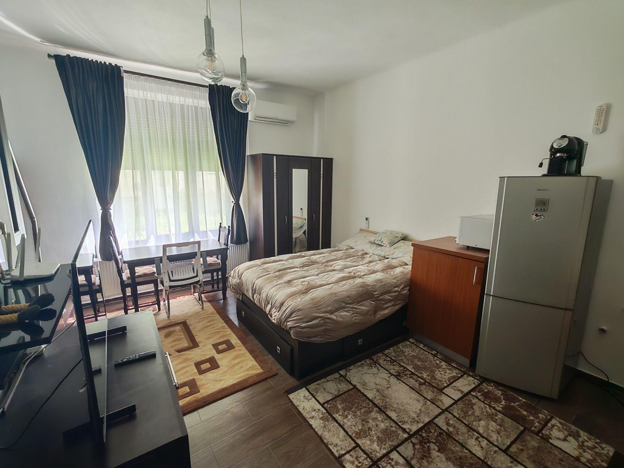 Garsoniera de închiriat