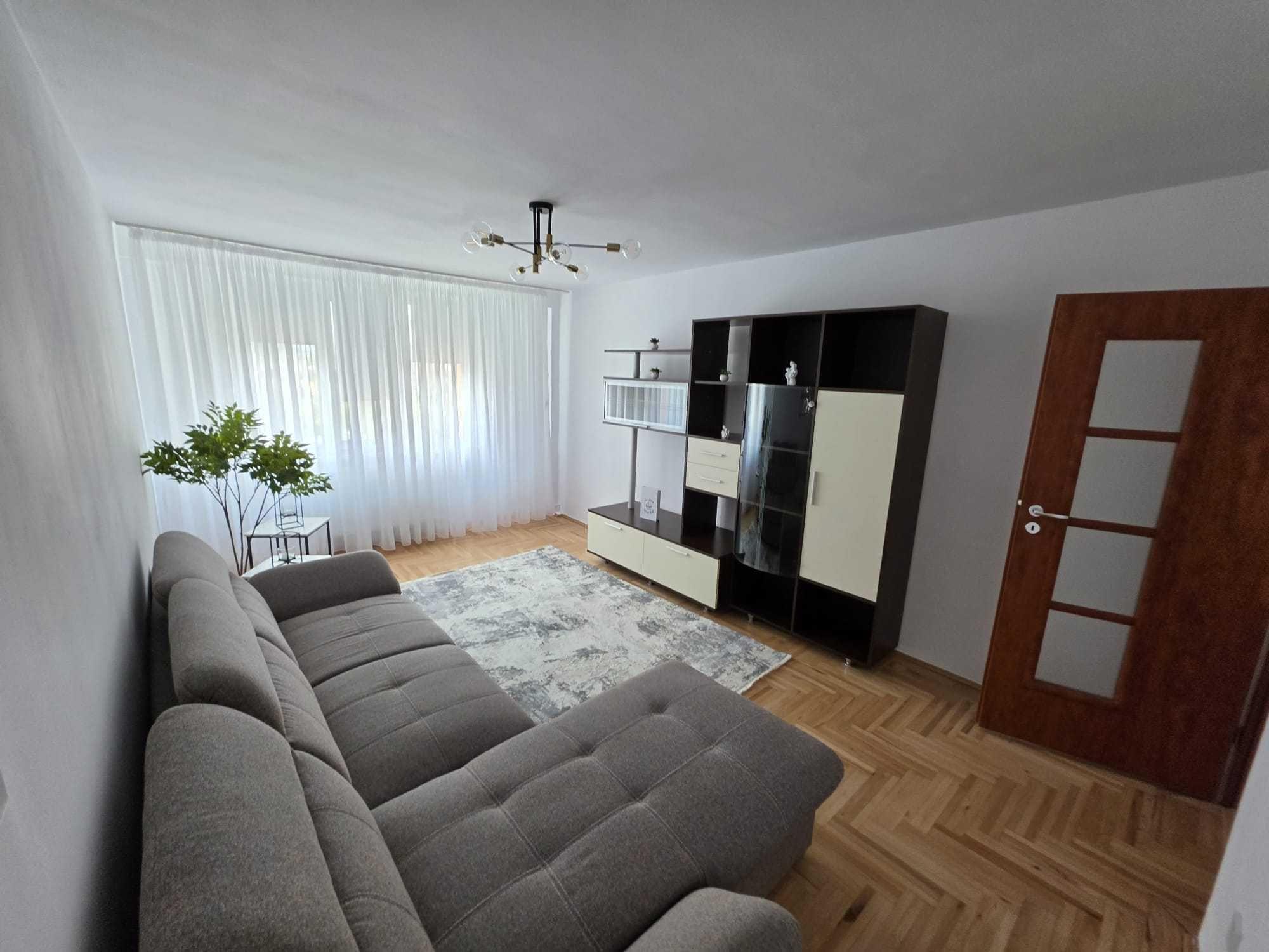 Premium | De închiriat: 3 Camere Decomandat cu vedere spre Tâmpa & Dotări Noi – Bd. Vlahuță 63
