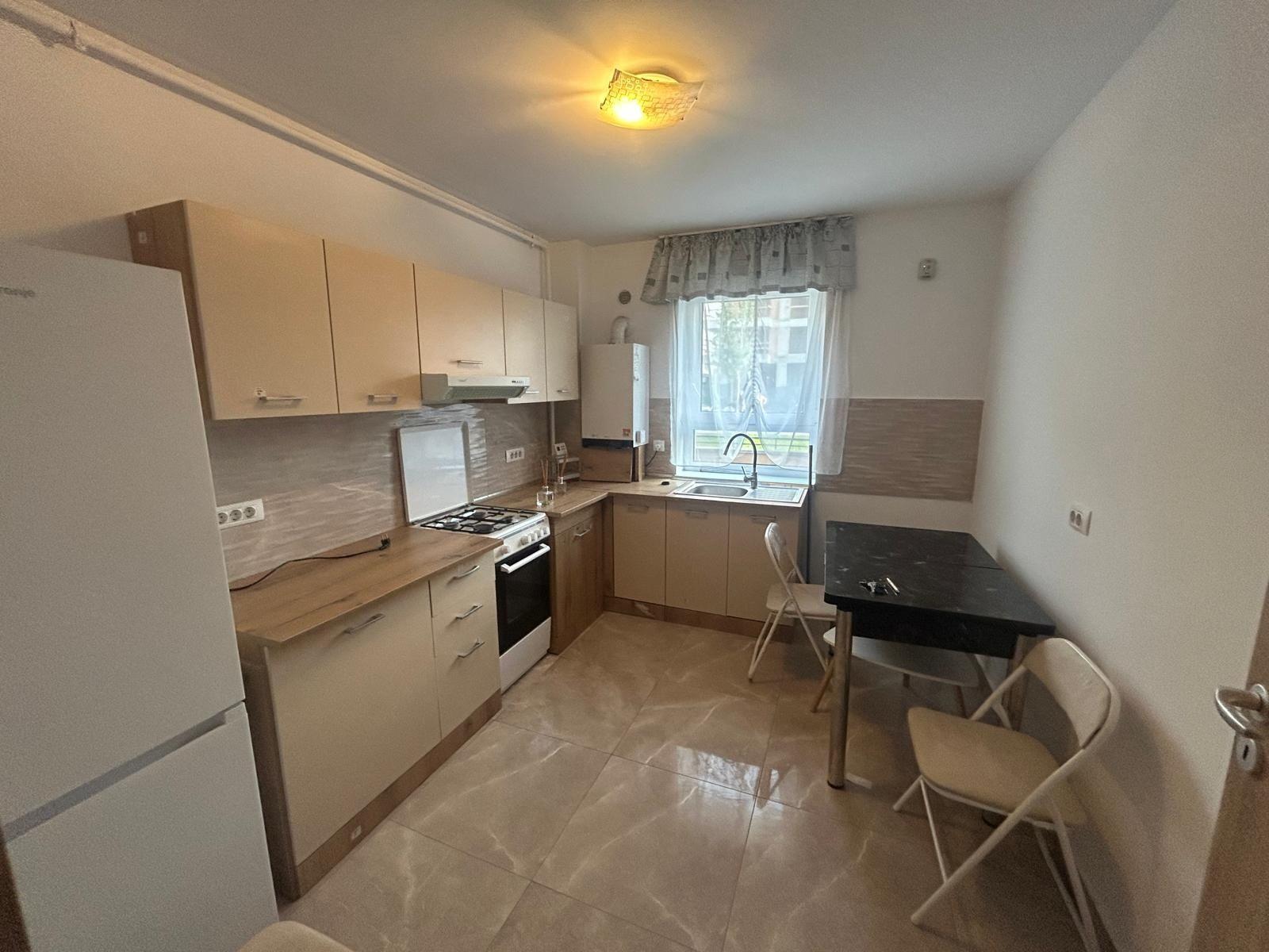 Apartament 3 și 2 camere de închiriat
