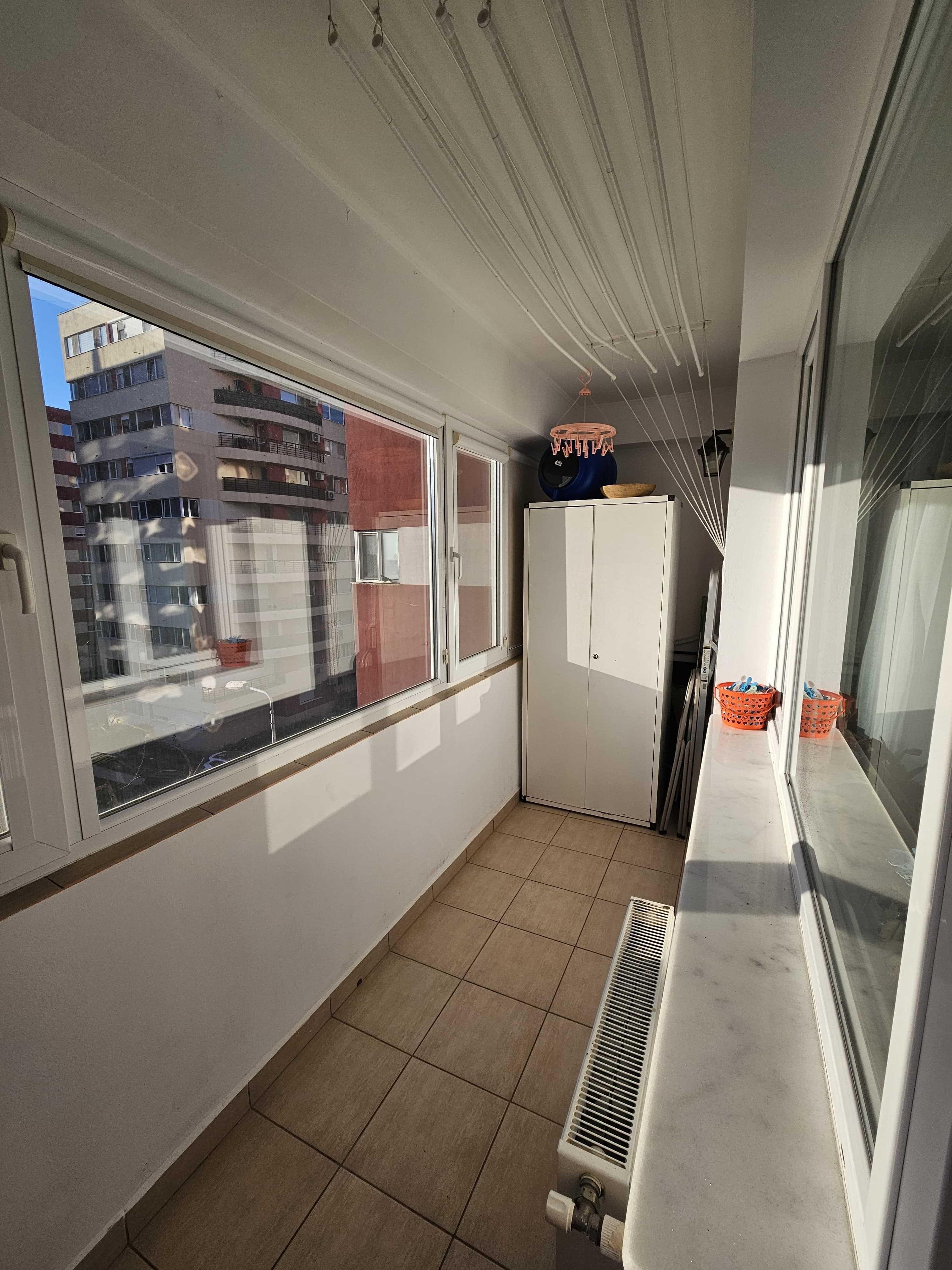 Vand apartament 2 camere, Compozitori
