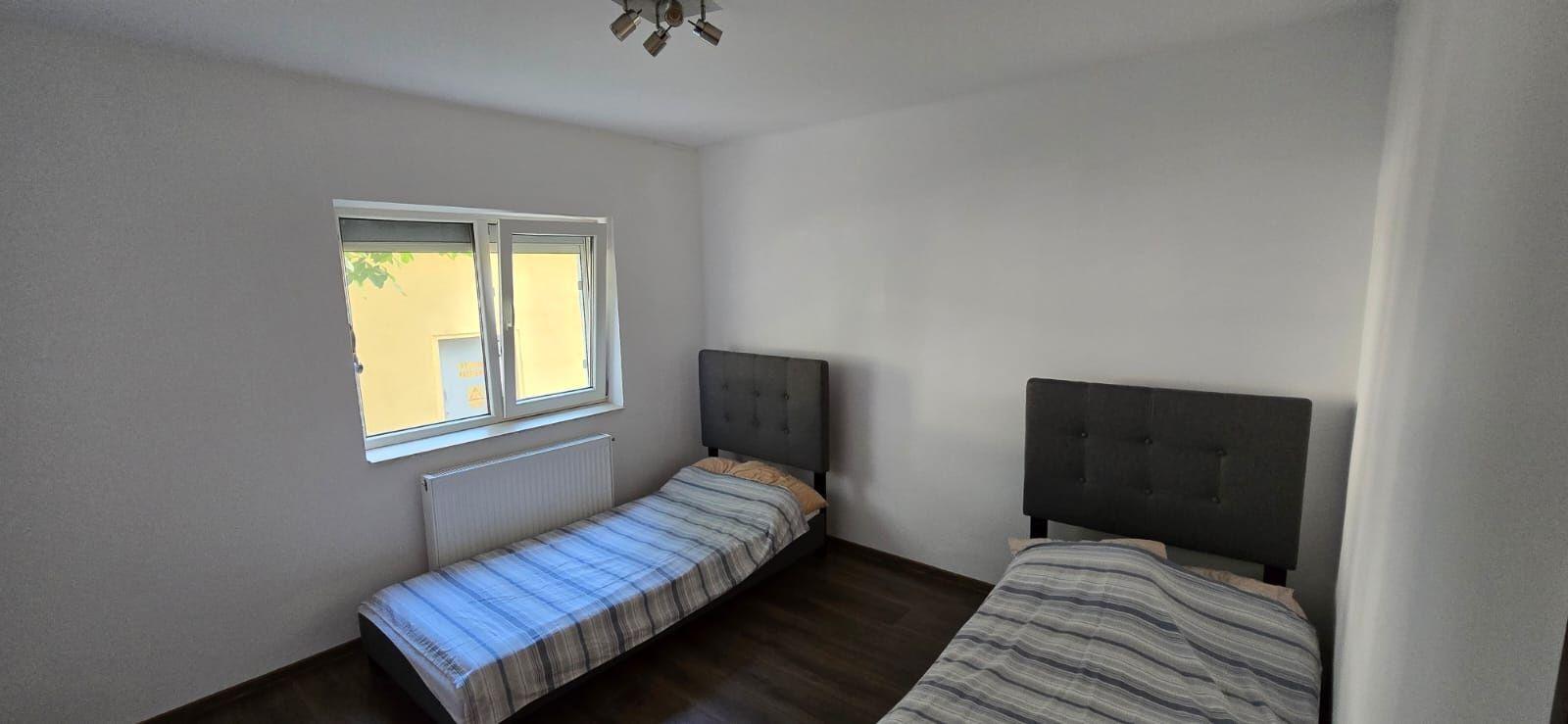Apartament 3 camere, decomandat.