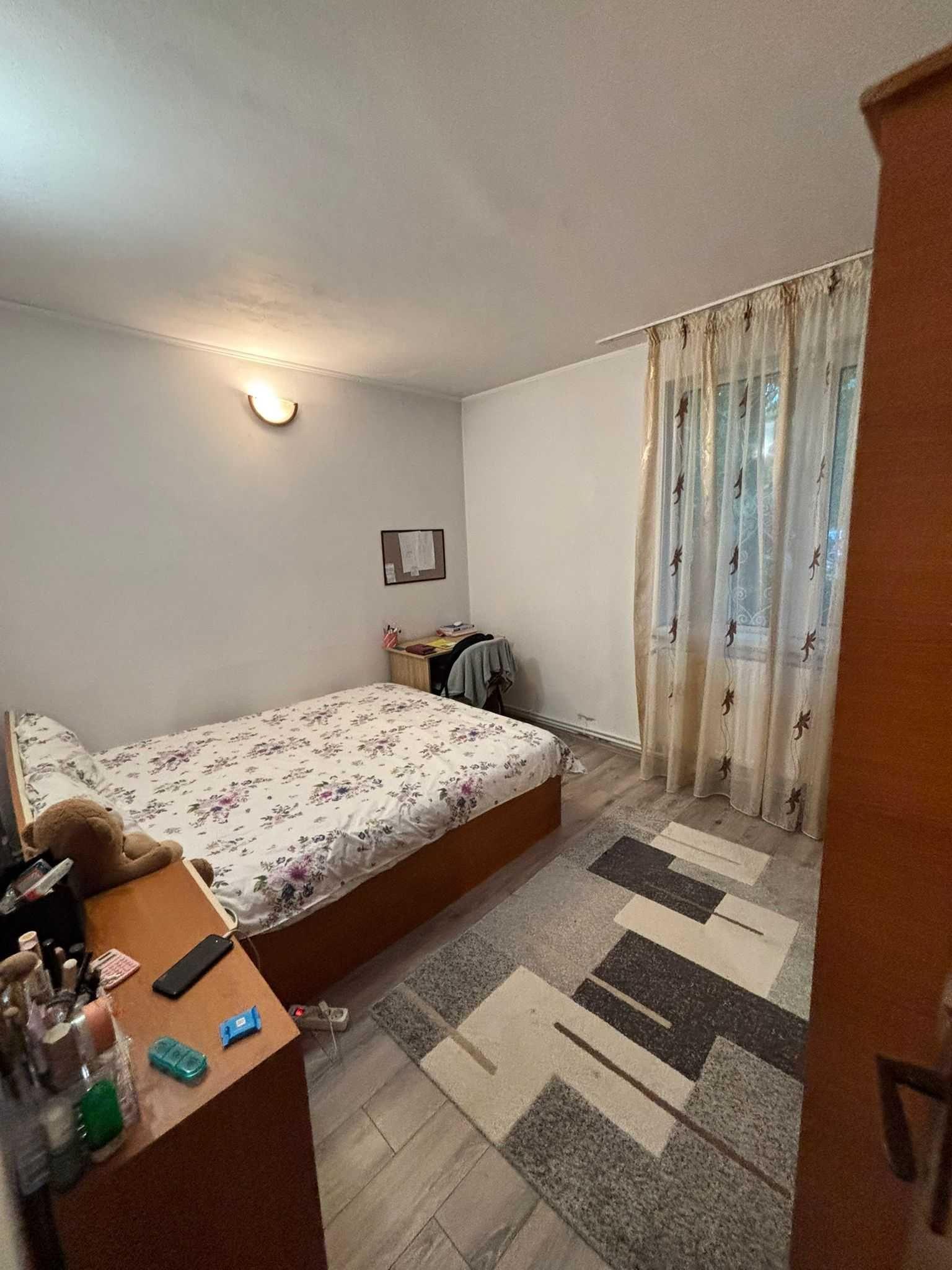 Închiriez apartament 3 camere lângă Grădina Botanică Craiova | Parter | Zonă liniștită