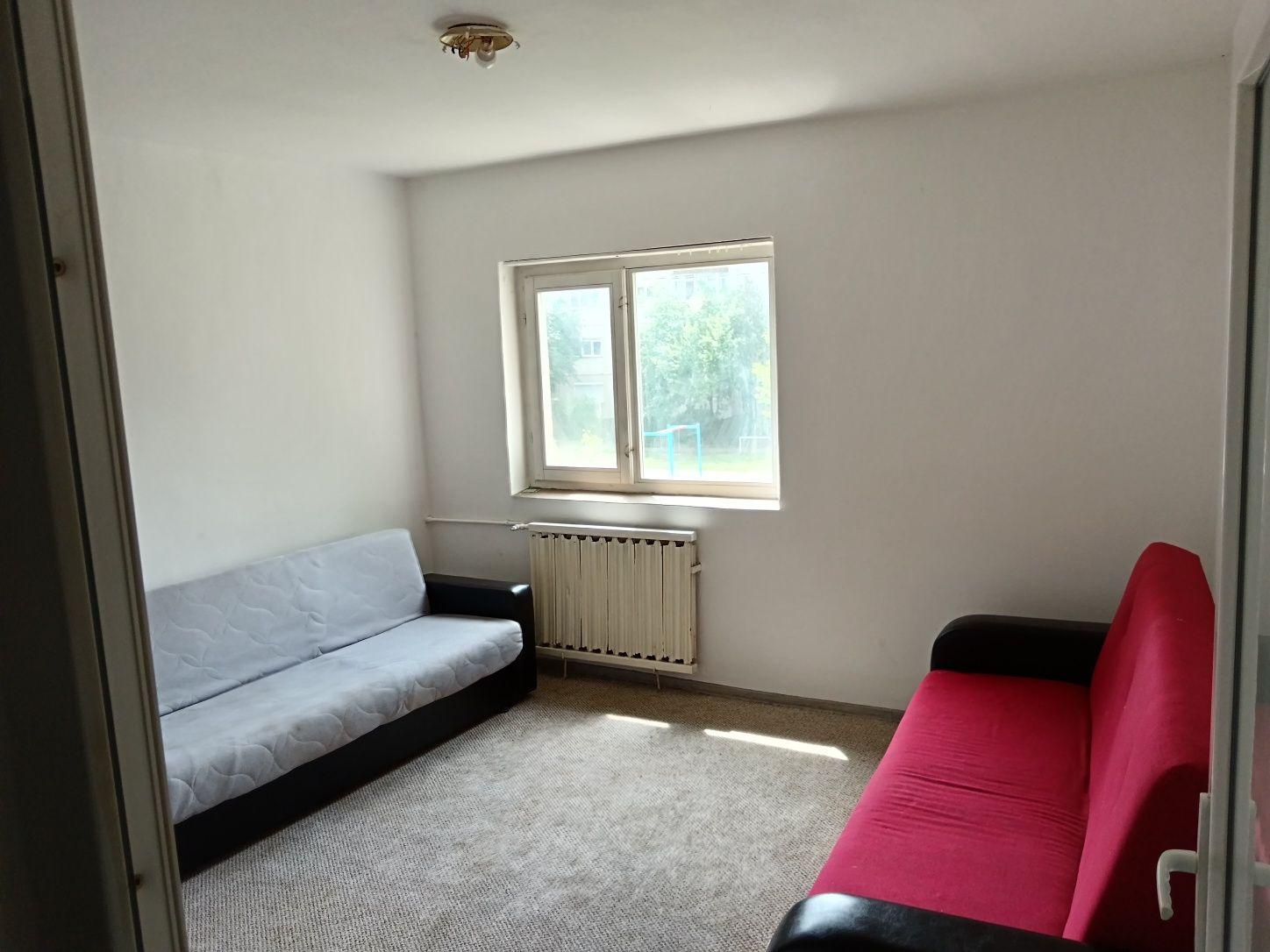Închiriez apartament cu o cameră în Decebal pe Nicolae Bălcescu nr9 etaj 1.echipat 90% .1000 lei plus garanție.