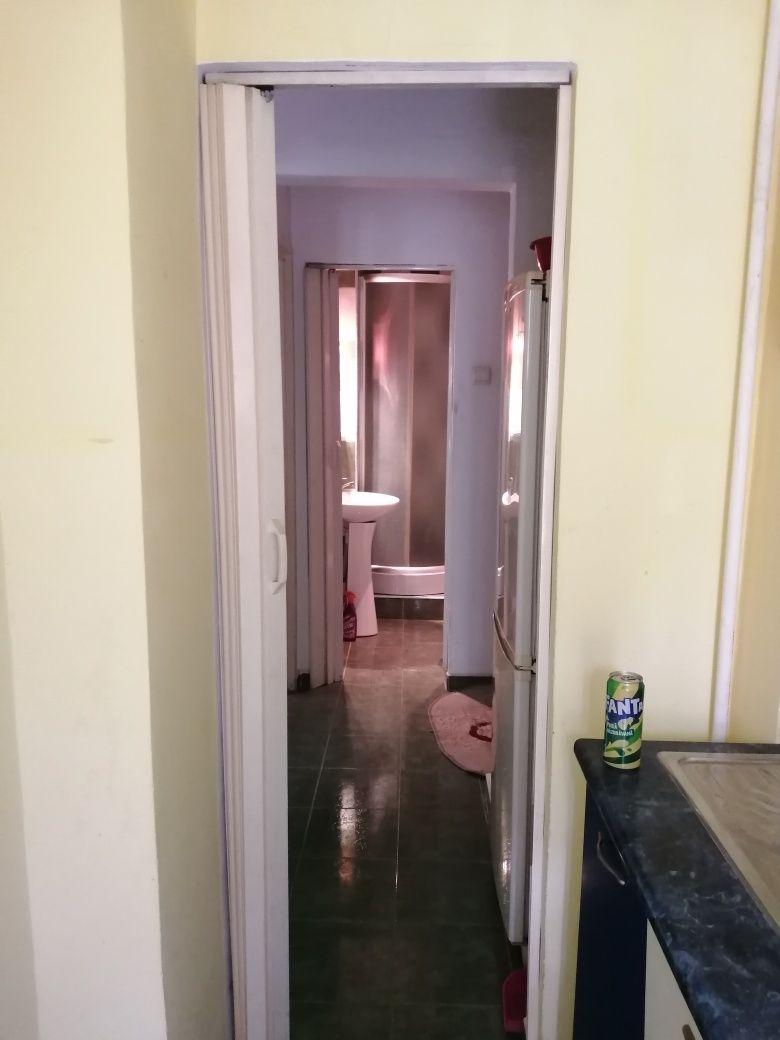 Apartament de vânzare 3camere confort 3 ,etaj 1 separare apa gaze lumina  încălzire centrala geamuri termopan 43mp OFERTA IMBATABILA - imagine 1