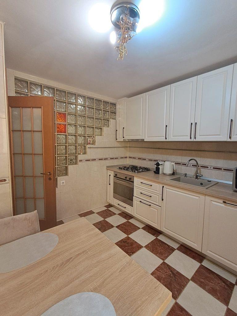 Apartament 4 camere - Caraiman - imagine 1