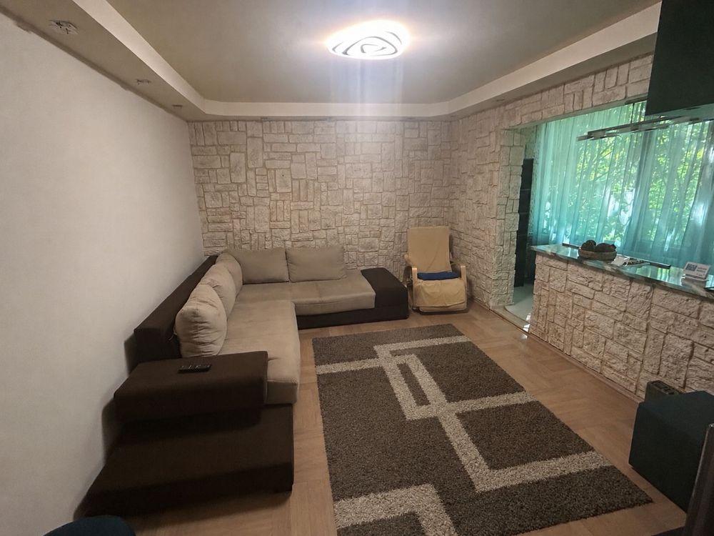 Ap. 4 camere zona de nord 2.500 lei - imagine 1