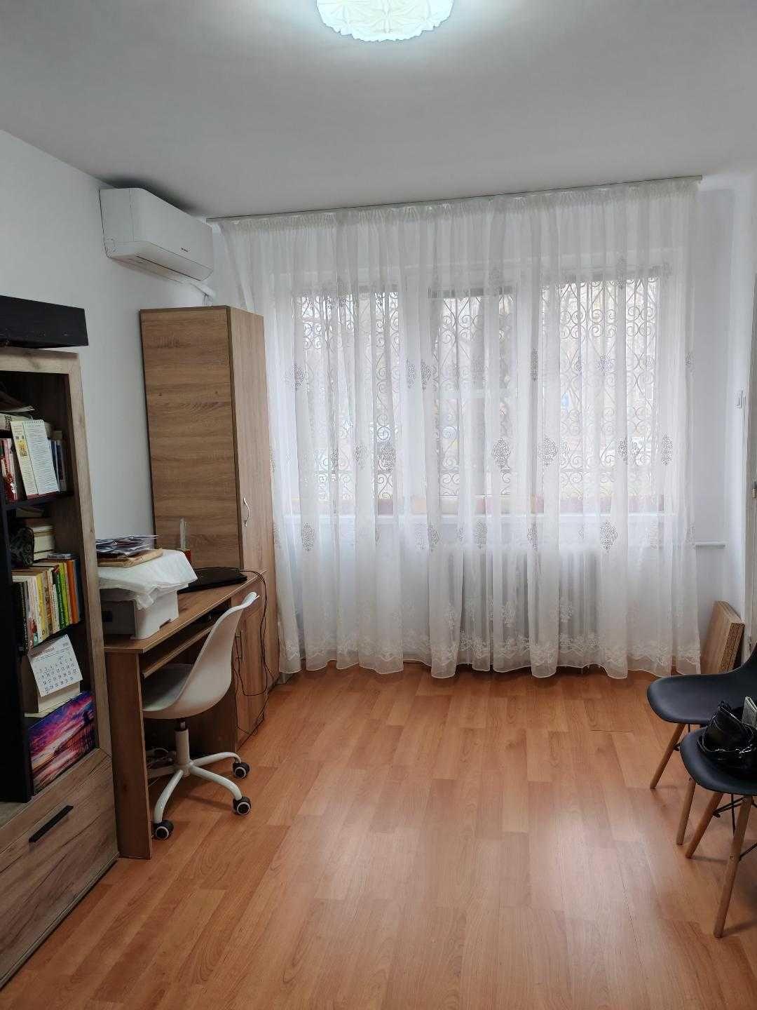 Garsoniera Titan - Ozana, conf.1, renovata, bloc mixt - imagine 1
