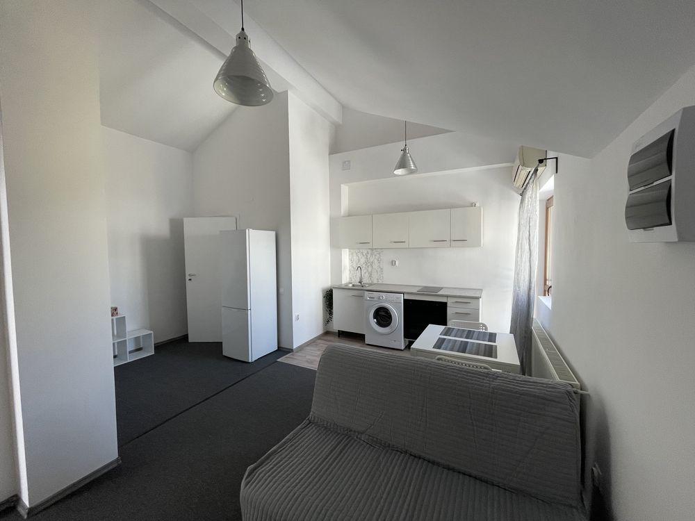 Ofer spre inchiriere un apartament cu doua camere, la curte! - imagine 1