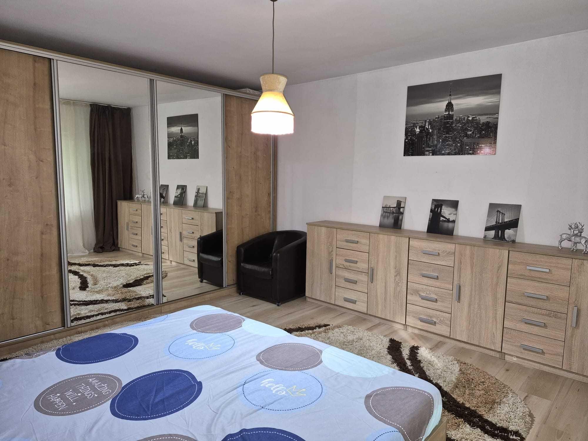 Apt 2 cam Decebal adiacent, Metrou aproape, CT proprie noua - in condensare, AC modern, costuri intretinere mici, multă zonă verde și foarte liniștită
