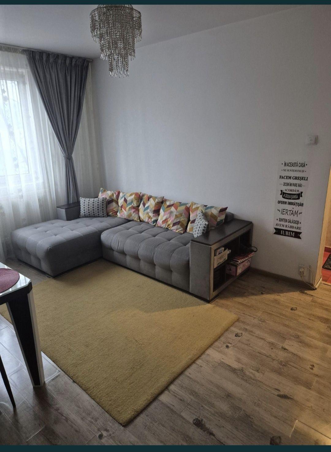 PROPIETAR!! Vând apartament 3 camere,etaj 3,complet mobilat și renovat - imagine 1