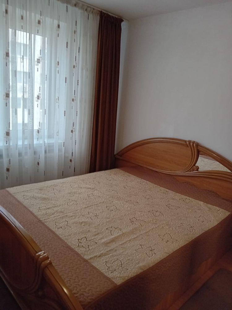 Ofer spre inchiriere o camera