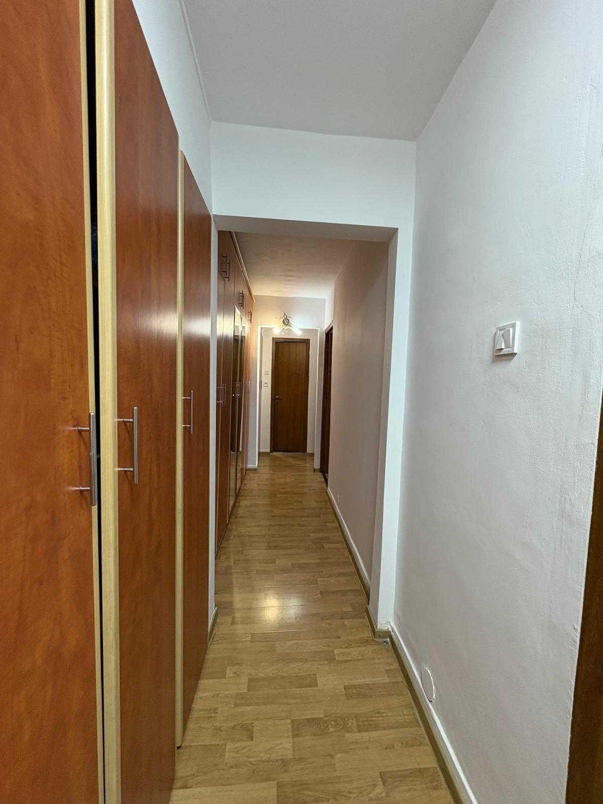 Apartament de închiriat - imagine 1