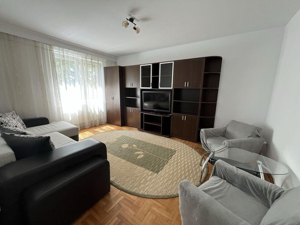 Apartament 2 camere decomandat, 53 mp, etaj 2 – renovat recent, zonă foarte bună