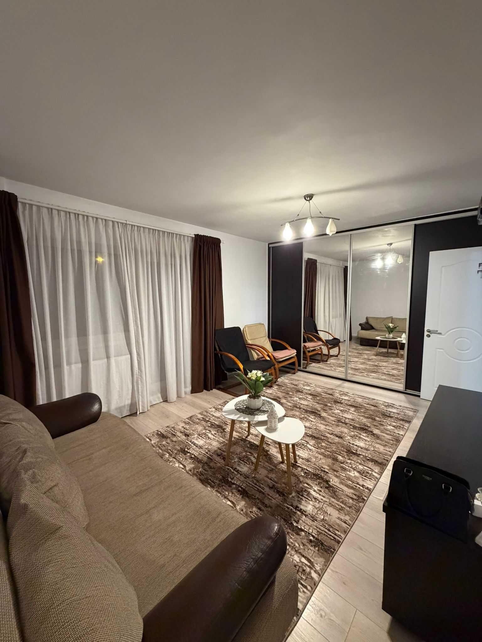 Apartament 3 camere de închiriat