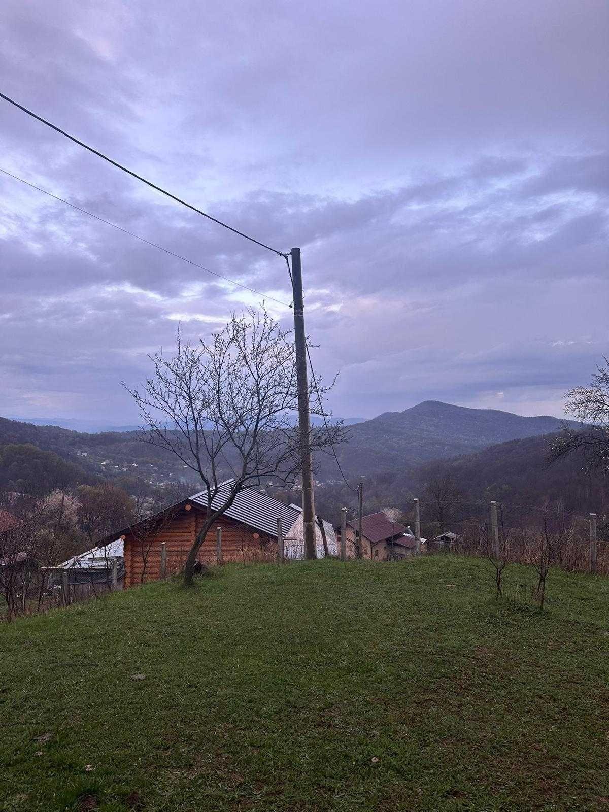 Teren + casă bătrânească la munte judet Vâlcea