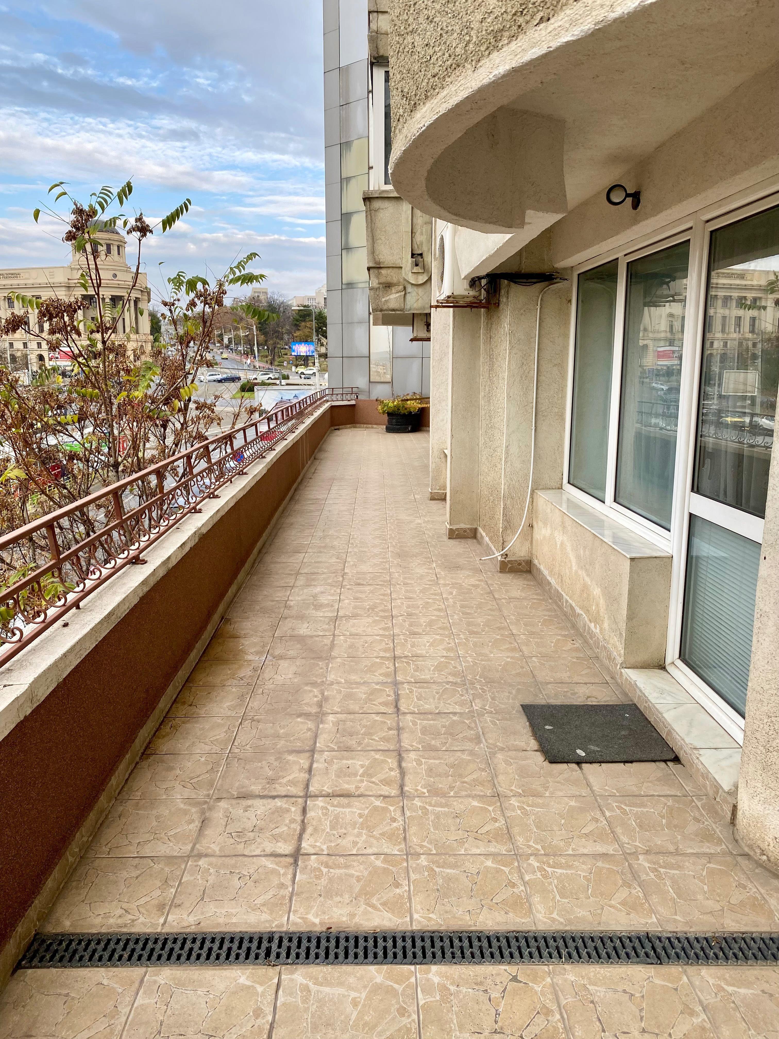 PF închiriez ap.3 camere zona centrală BCU Iași - imagine 1