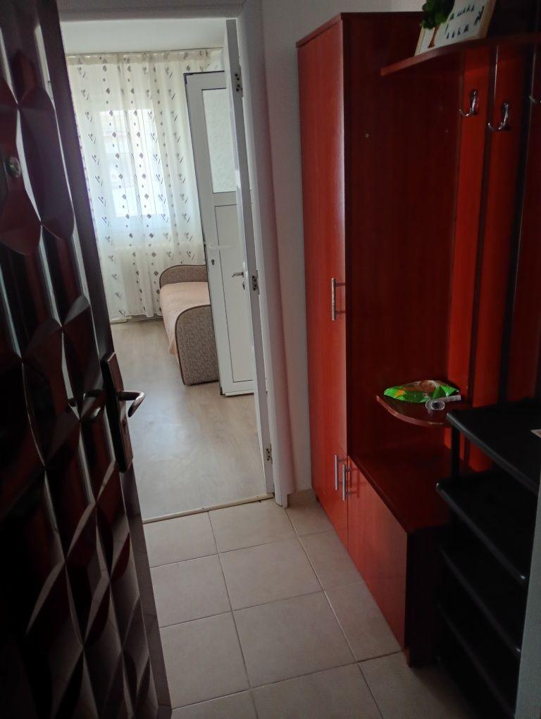 Ap.3 camere, Podu Roș