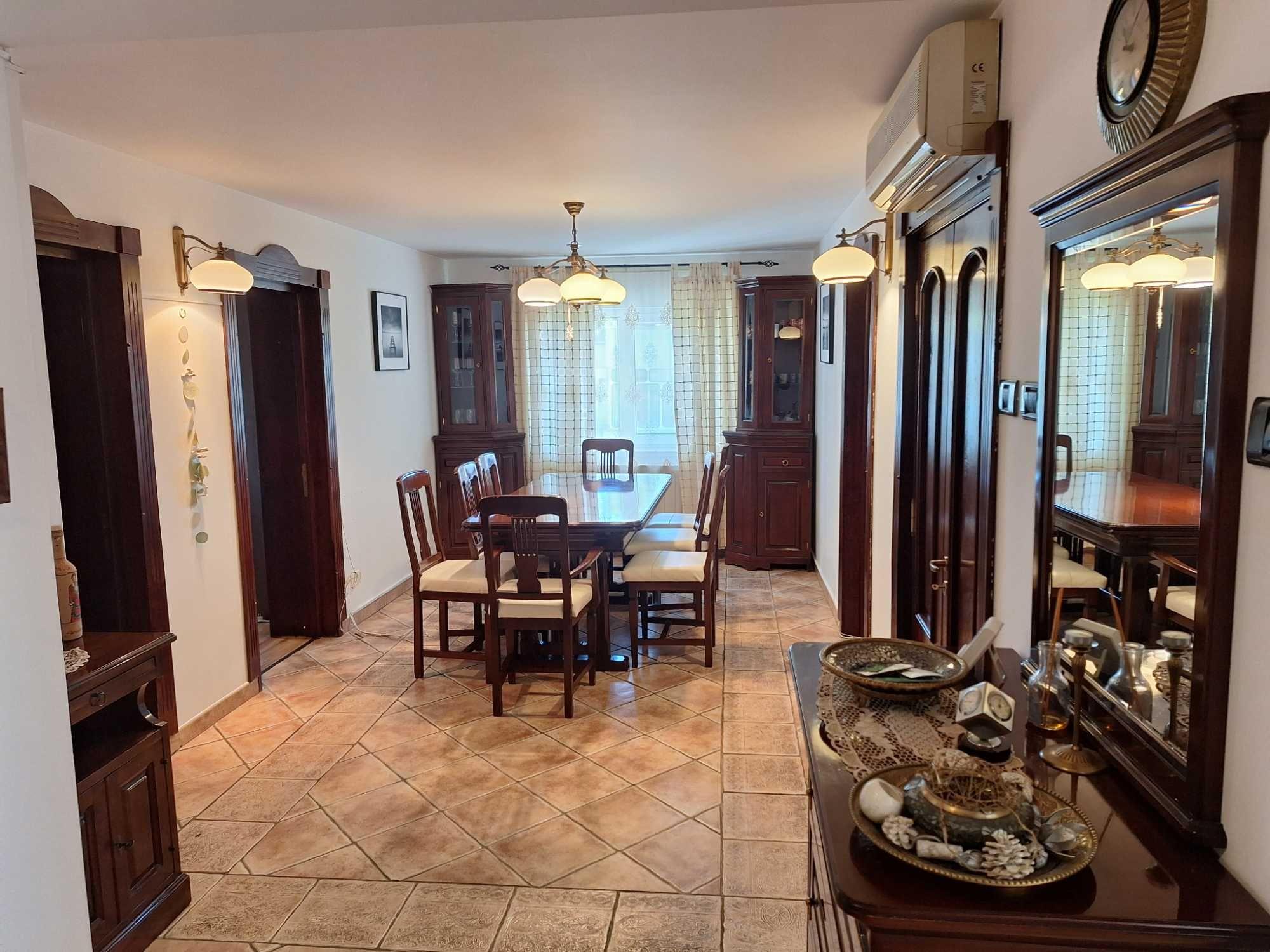 Inchiriez apartament spațios 100 mp, 3 camere + dining, Tribunal Iasi - blocurile tip vila - imagine 1