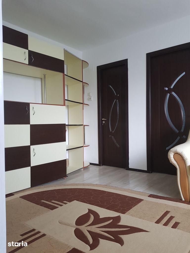 Vând apartament 2 camere semidecomandat Ale. Tineretului -Spiru Haret