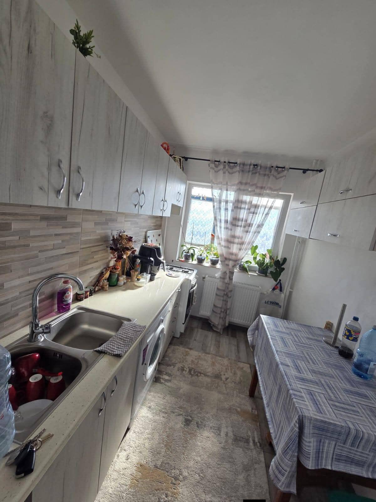 Închiriez apartament 2 camere 54 mp - imagine 1