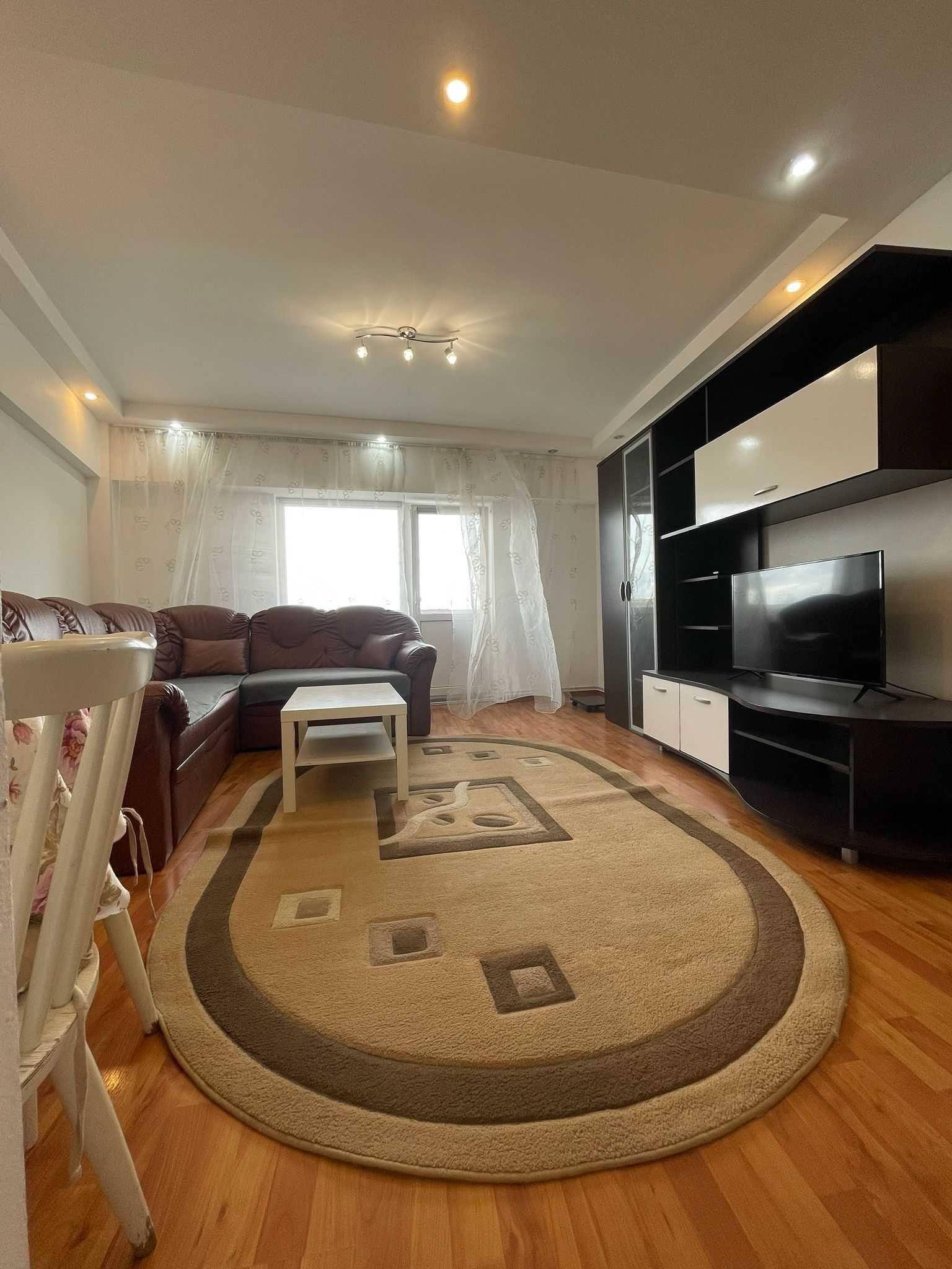 Apartament 3 camere de inchiriat