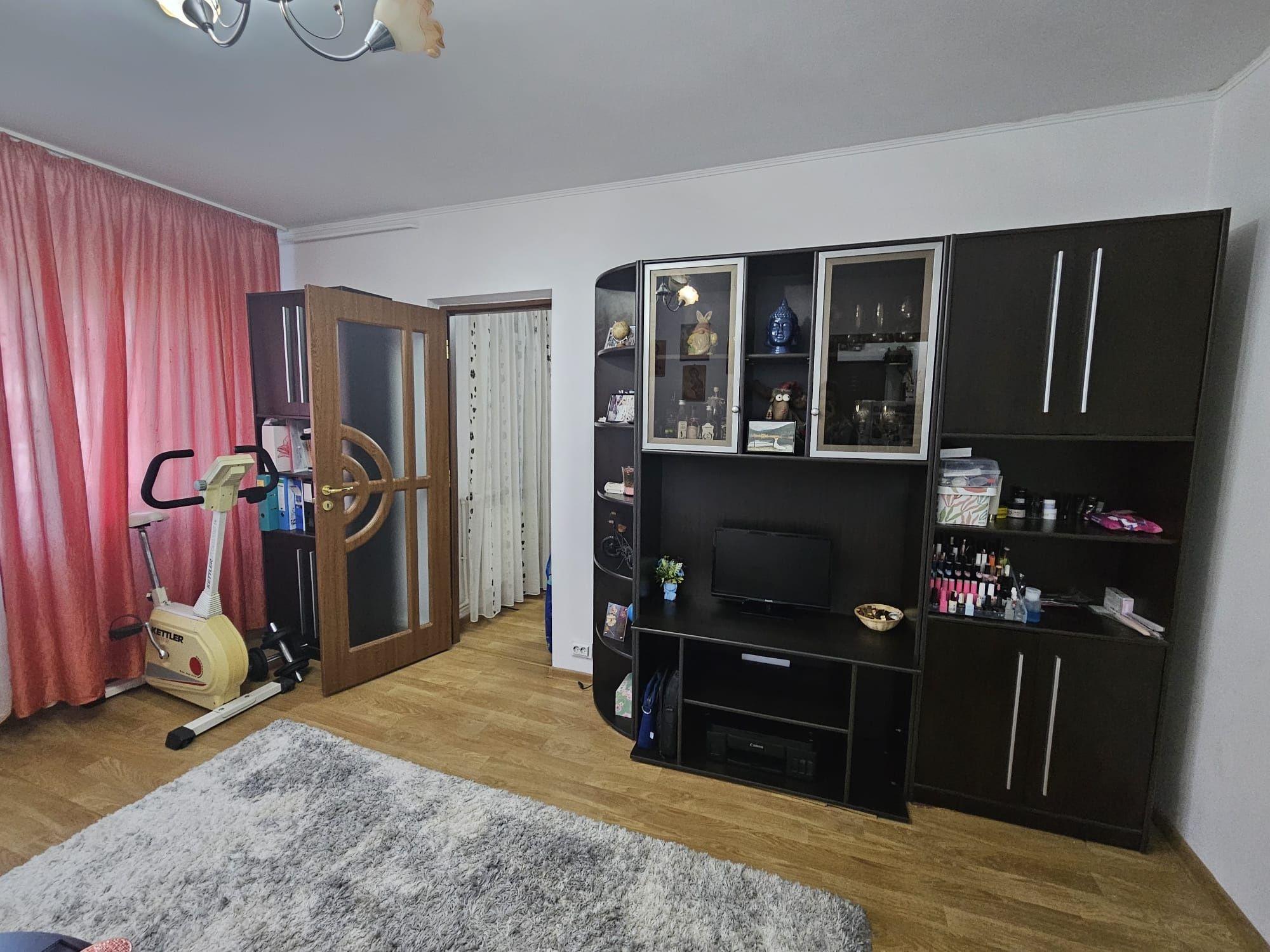 Apartament cu 2 camere,nedecomandat