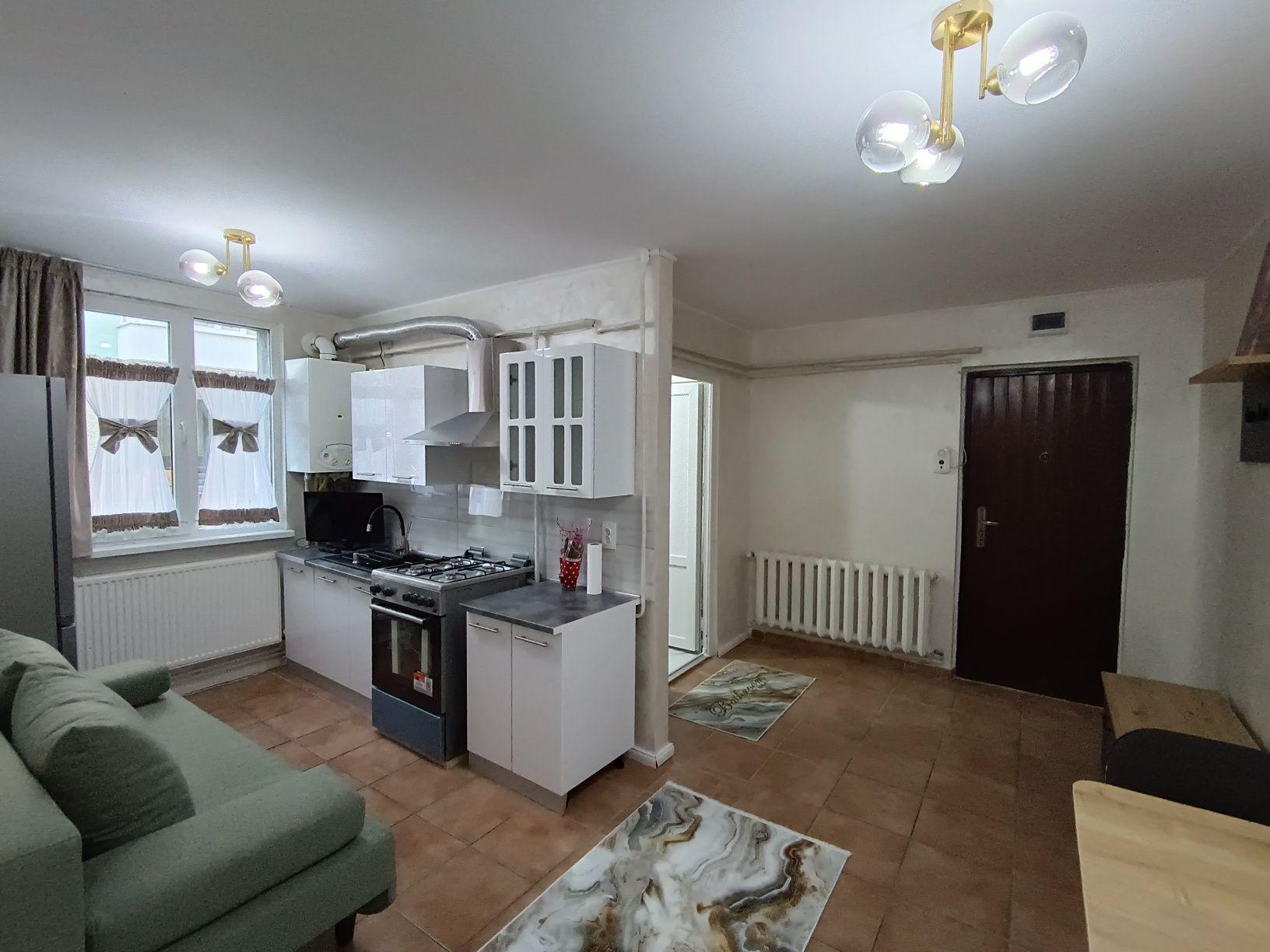Închiriez apartament cu o cameră zona Precista Mall