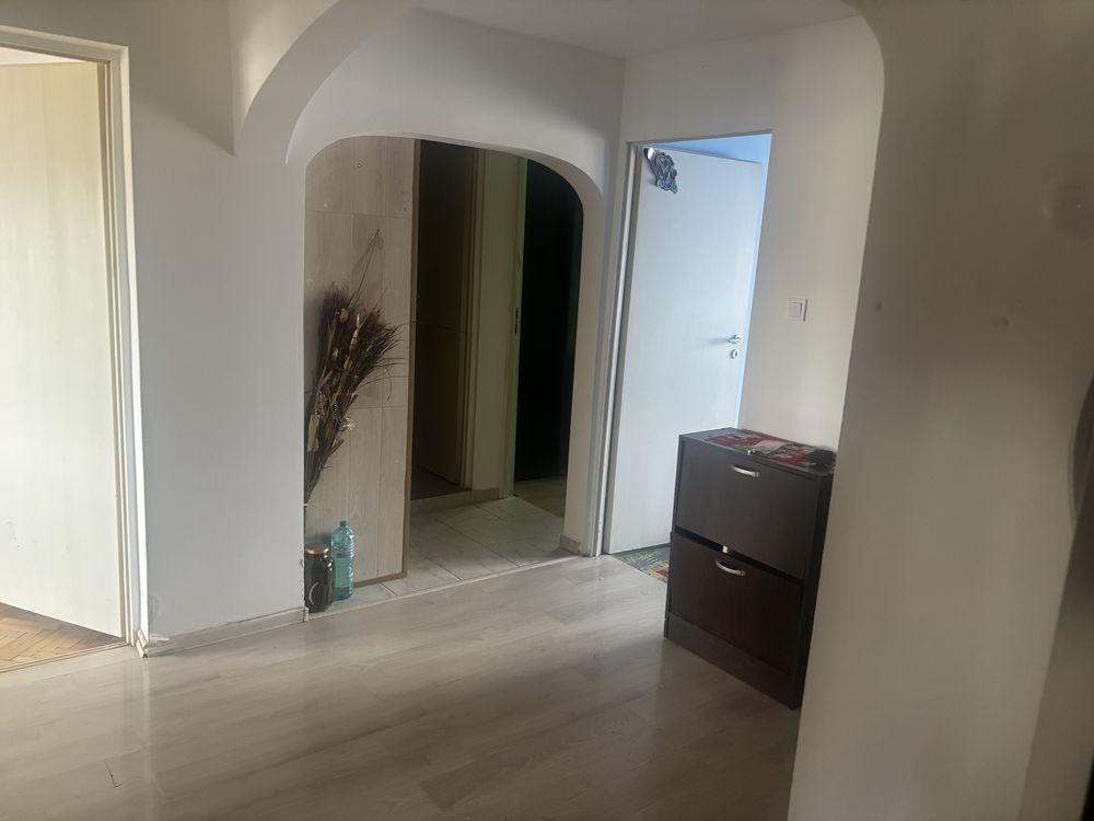 Inchiriez aparent 3 camere zona big