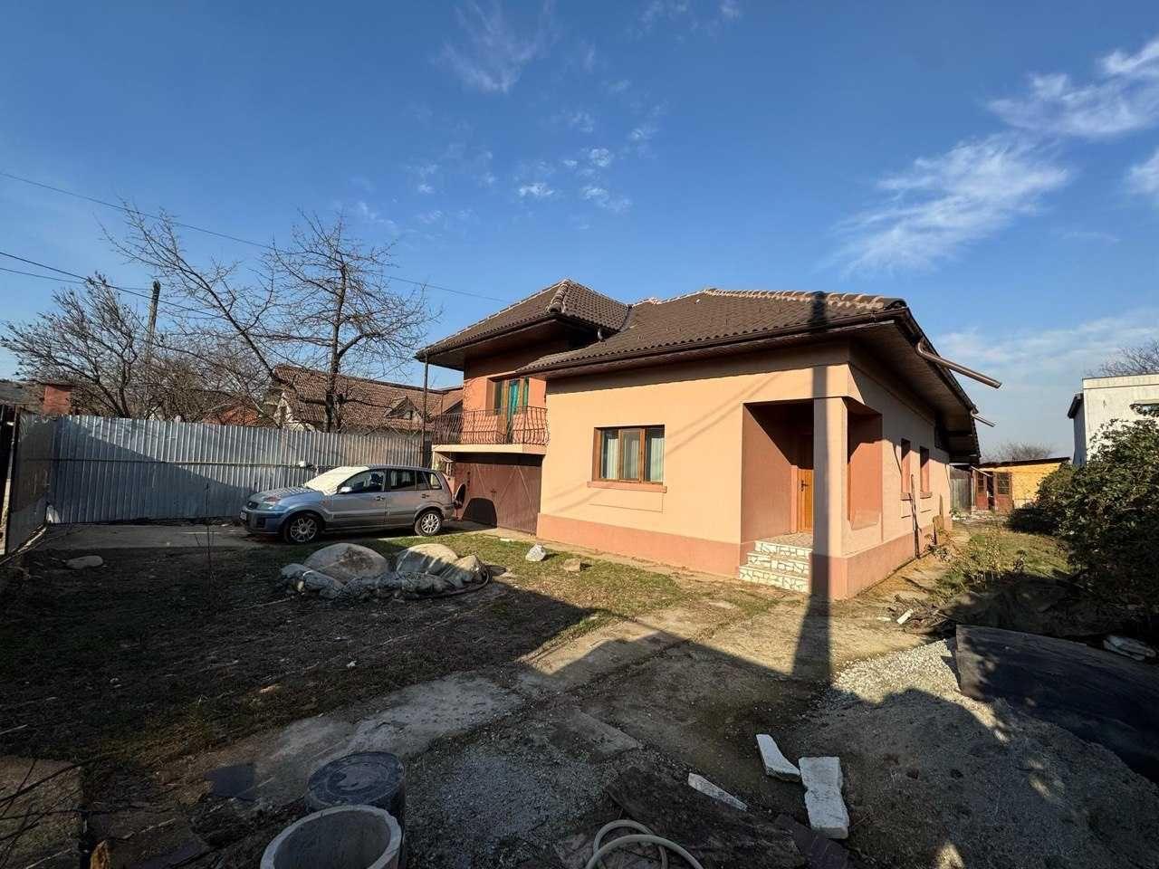 Vind casă , curte , anexe sau închiriez
