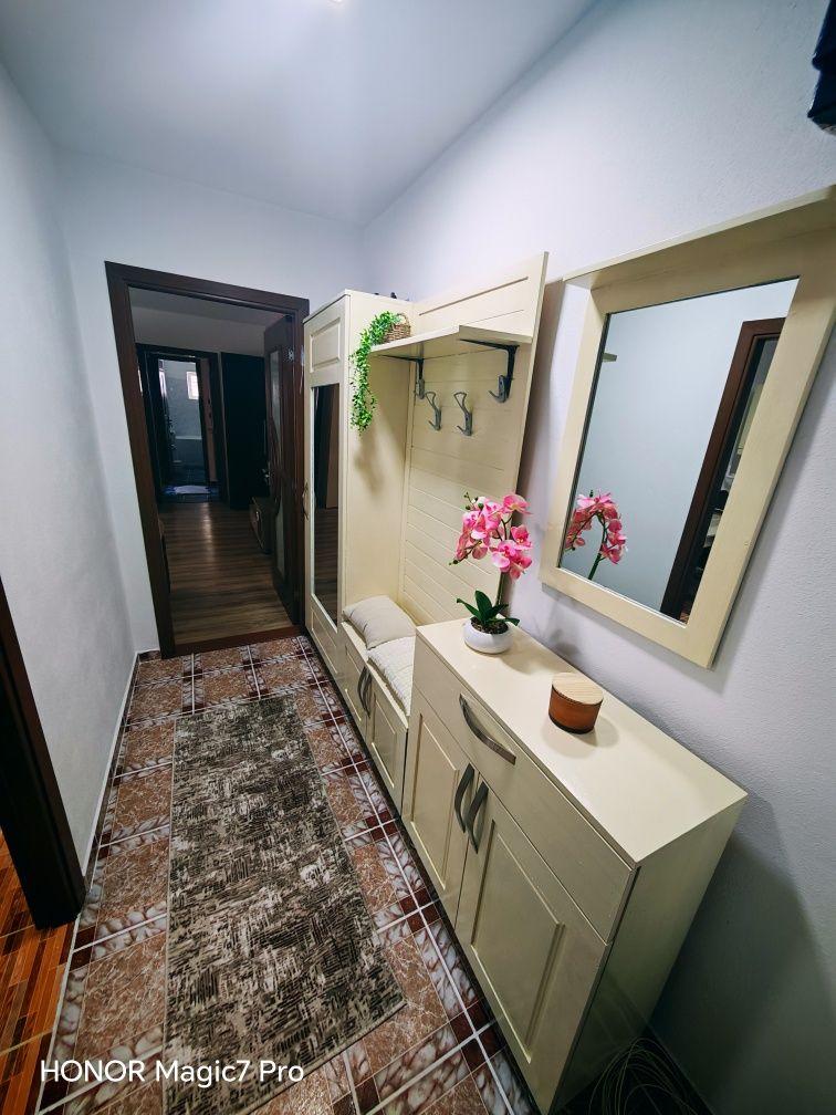 Închiriez apartament