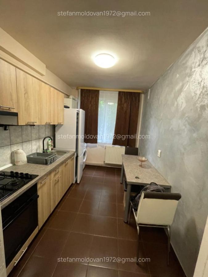 Dau în chirie apartament cu 2 camee