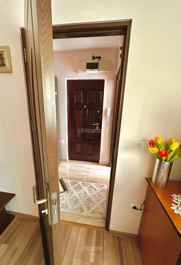 Proprietar Apartament 2 Cam Central etaj 1, Centrala Proprie Renovat Mobilat si - imagine 1