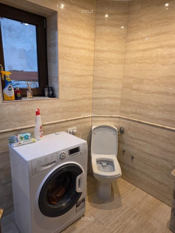 De vanzare 2 case plus teren