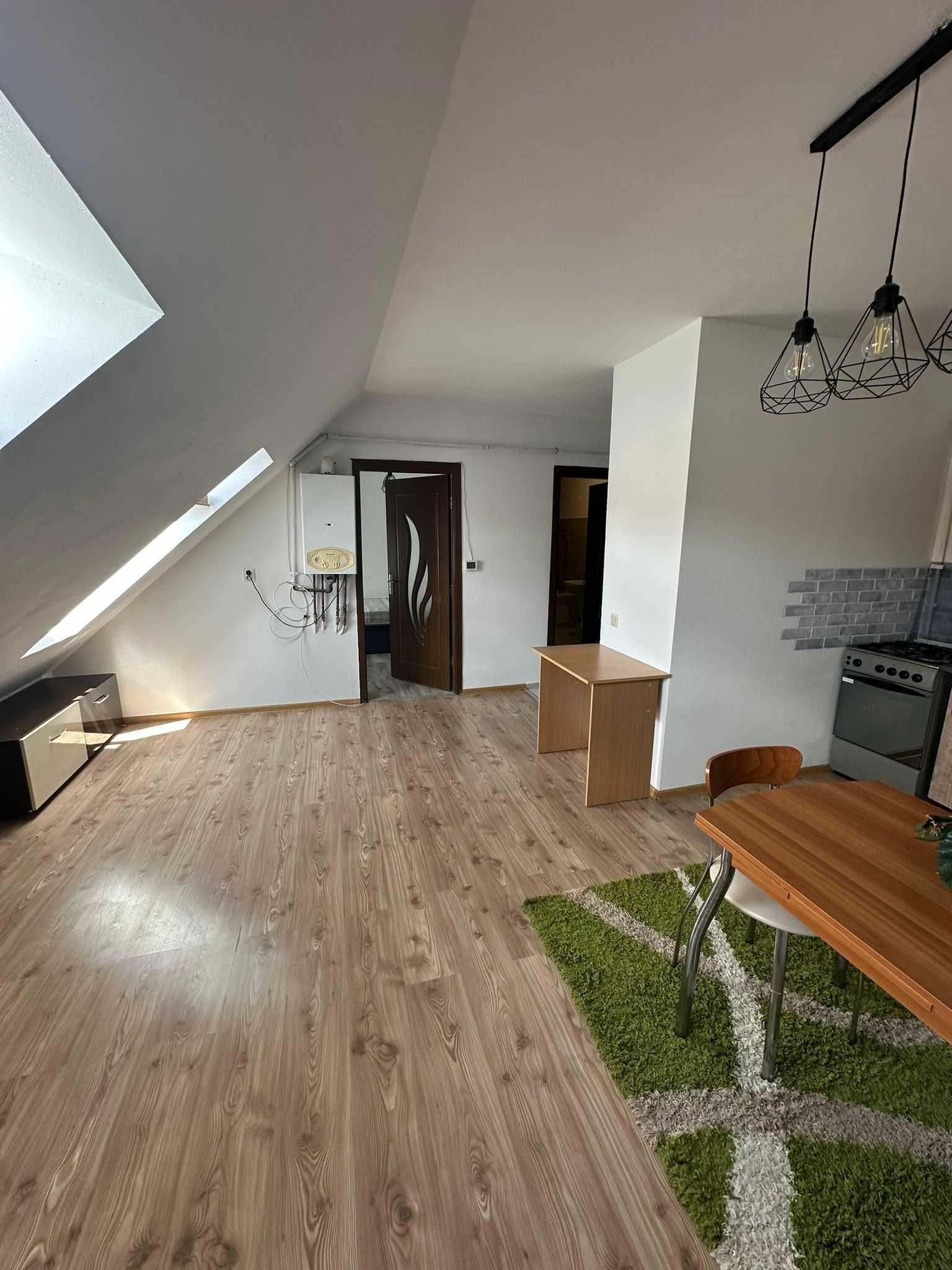 Inchiriez apartament