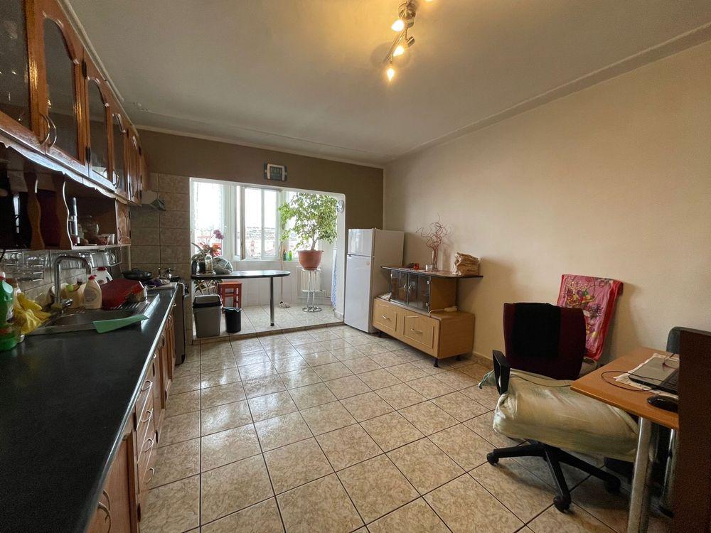 Inchiriez apartament 2camere decomandate 2 bai bucatarie mare (26m2) +doua camere ,zona Titulescu .