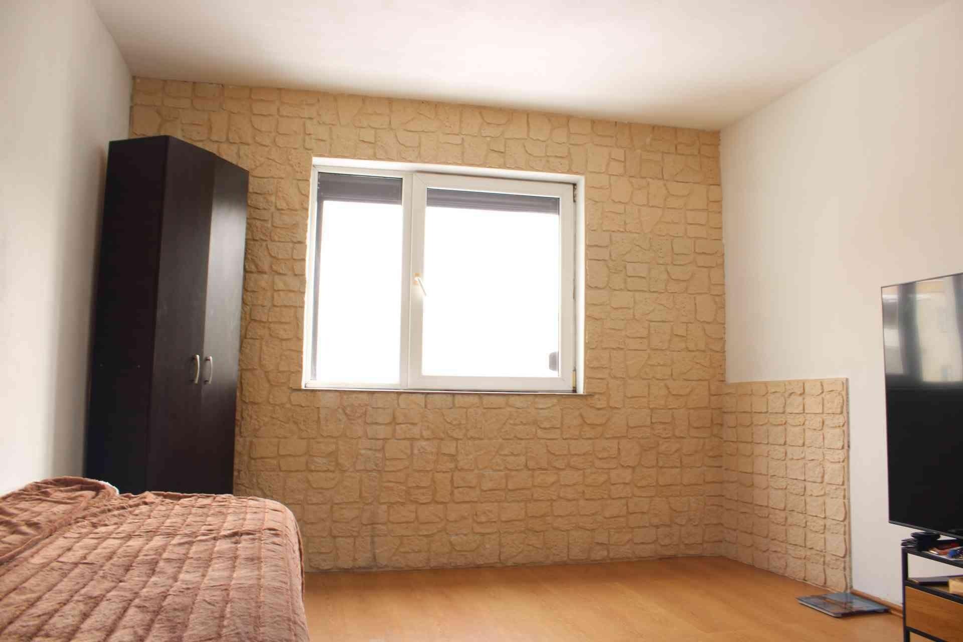 Vând camera de cămin liberă la vânzare