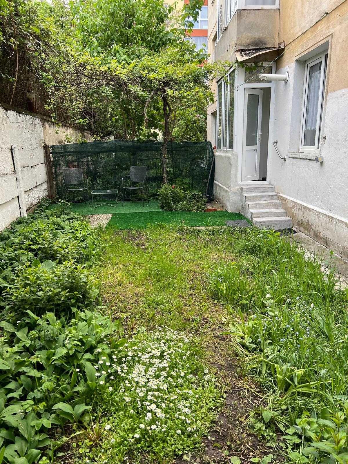 Inchiriez apartament 3 camere+garaj+curte proprie Avram Iancu