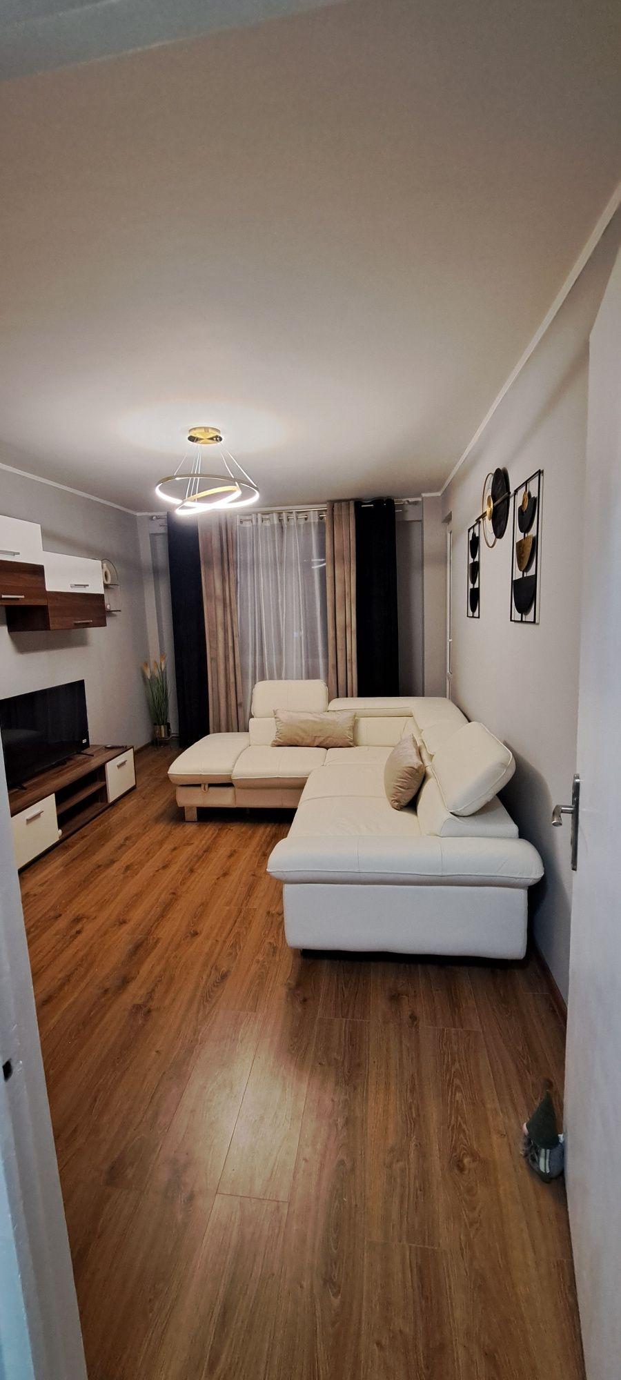 Proprietar inchiriez apart cu 3 camere