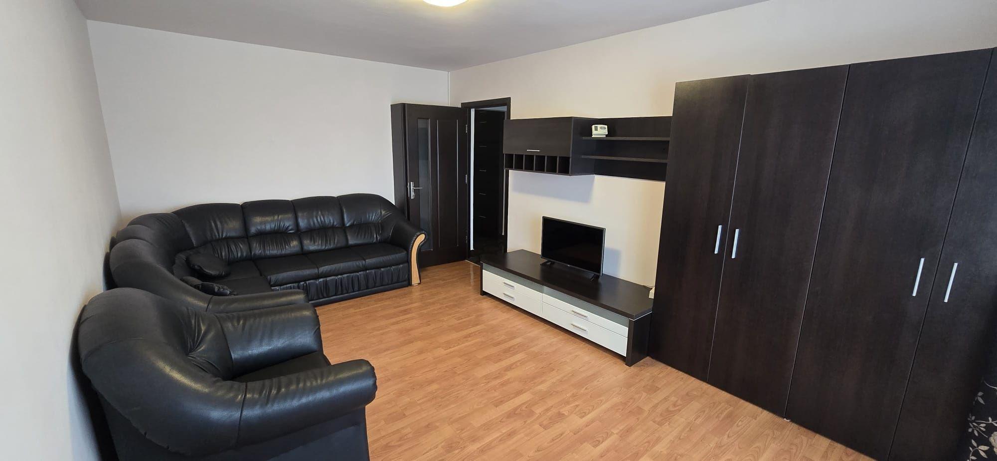 Inchiriez apartament 3 camere decomandat