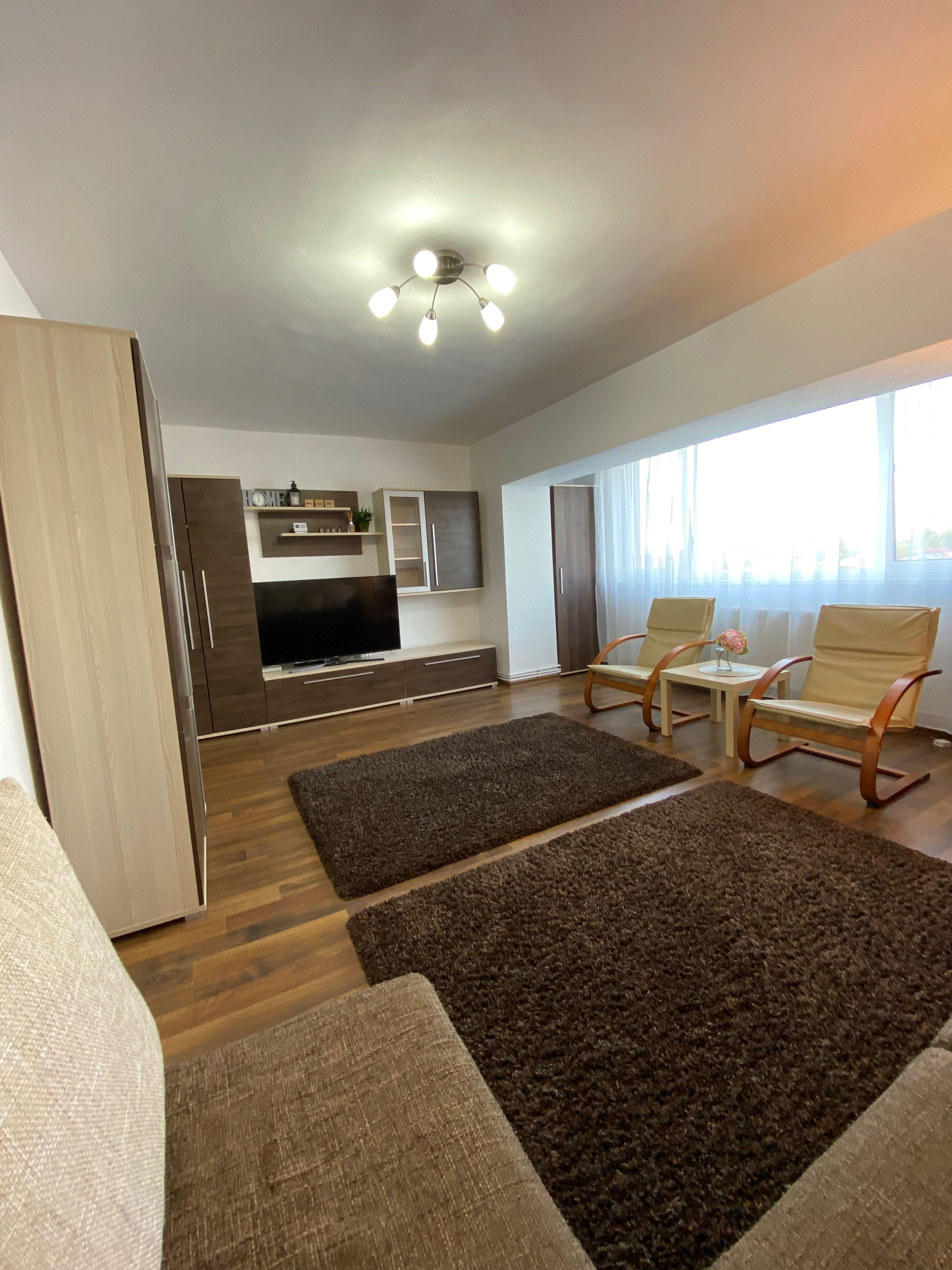 Apartament 3 camere pentru închiriat în zona centrală
