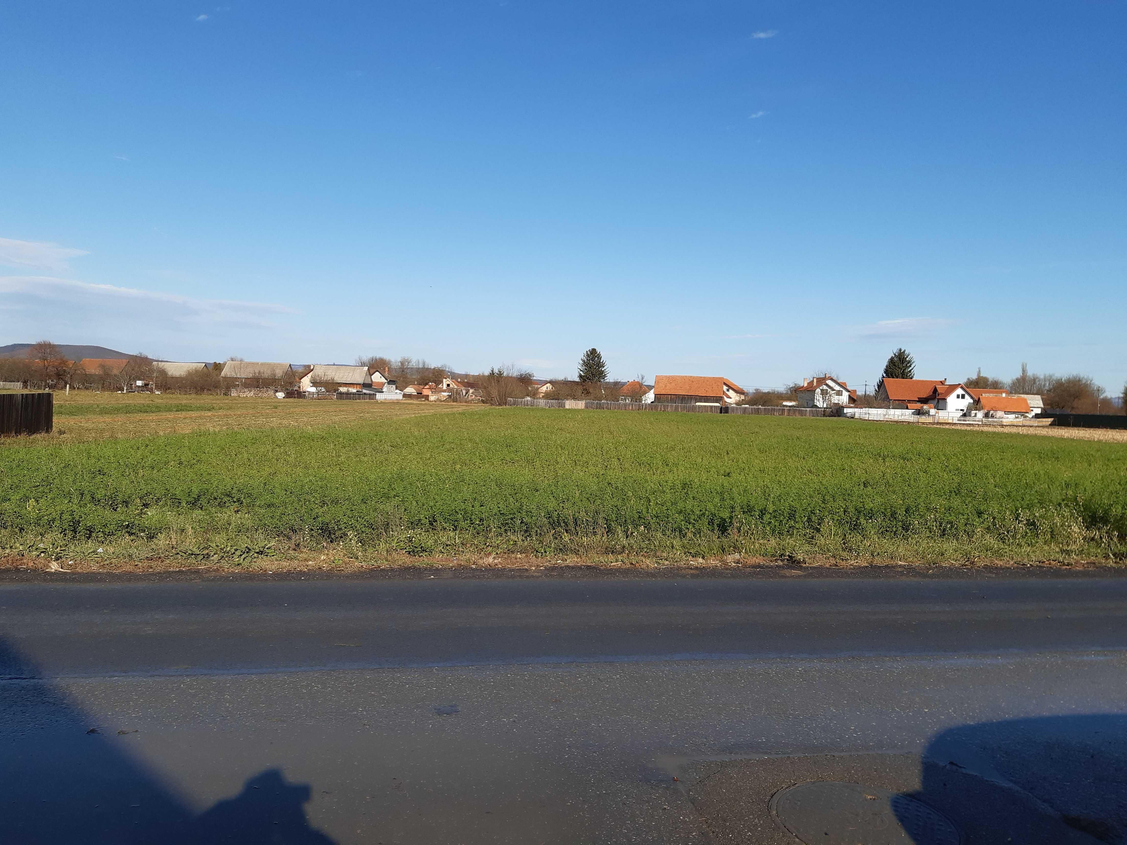 Vand teren intravilan construibil toate utilitatile la drum asfaltat pozitionare foarte buna central Lunca Calnicului - imagine 1