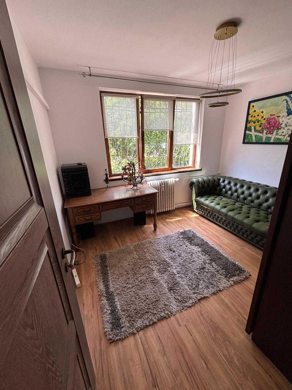 Apartament de închiriat - 3 camere, Calea București, zona Institut