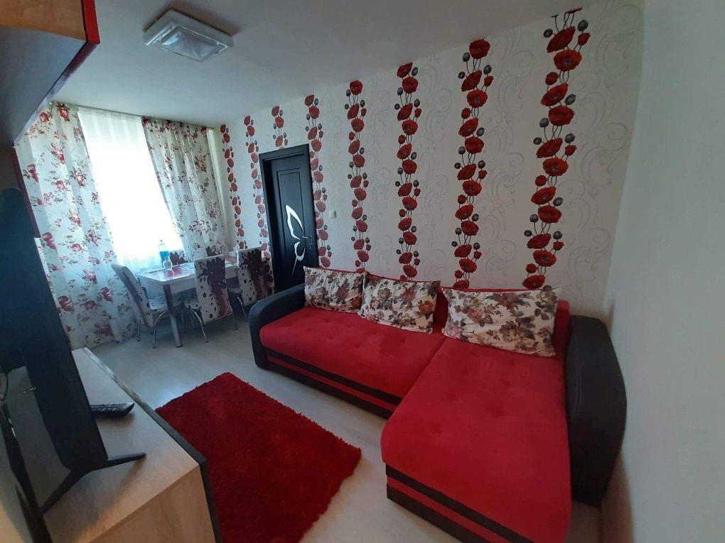 Vand apartament cu 2 camere, etaj 2