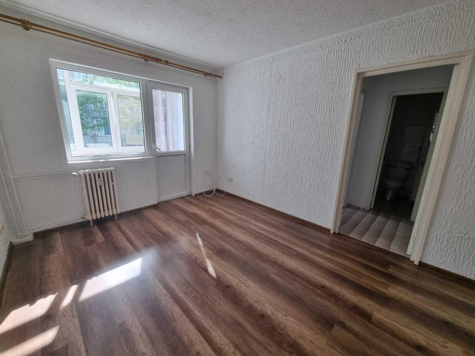 Apartament 2 camere nemobilat- de închiriat zona Malu Rosu - imagine 1