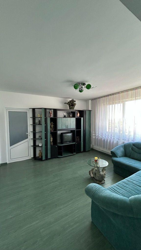 Închiriere apartament cu 3 camere ,zona Nord-Ploiești - imagine 1