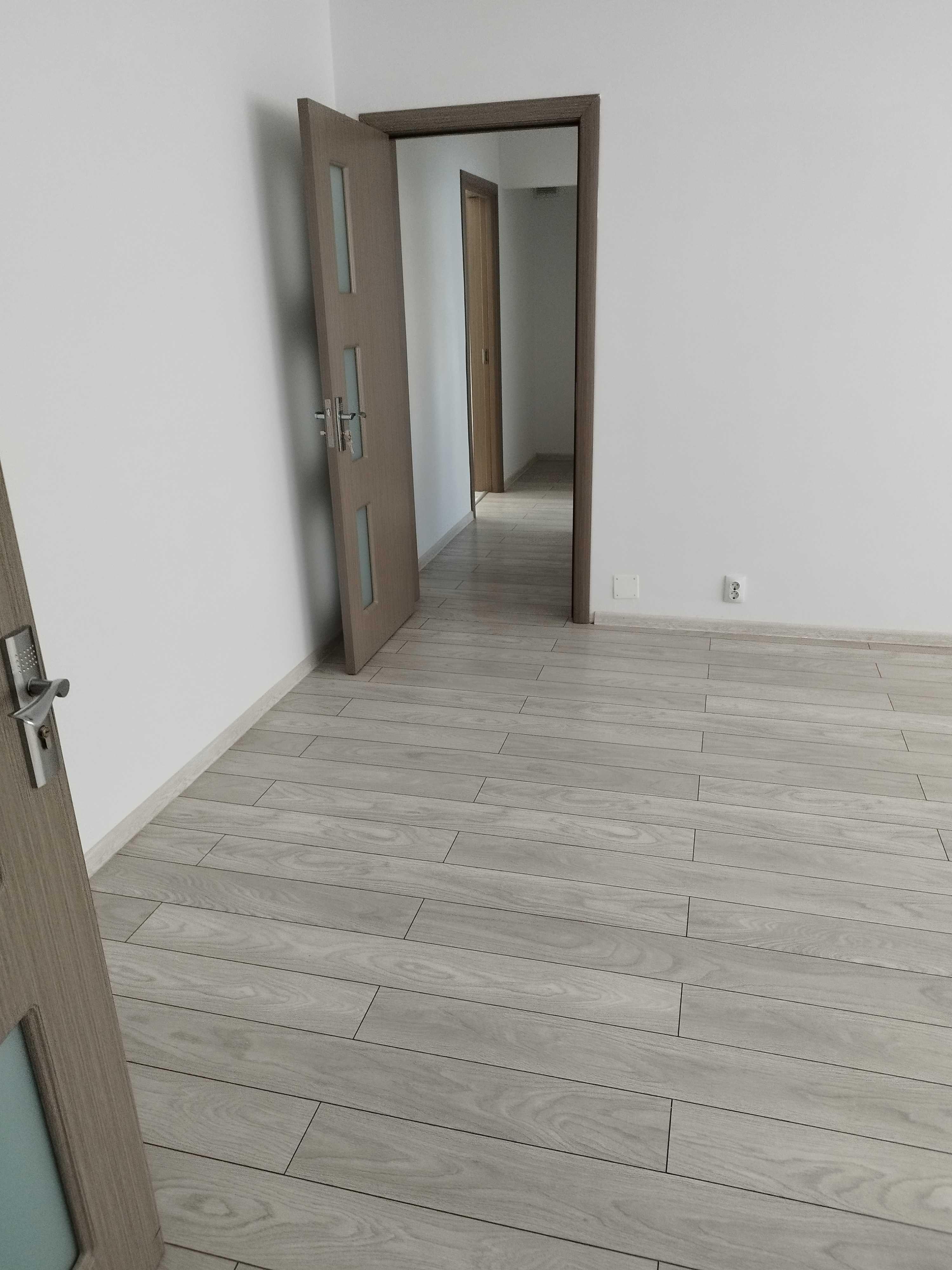 De inchiriat apartament de 3 camere nemobilat - imagine 1