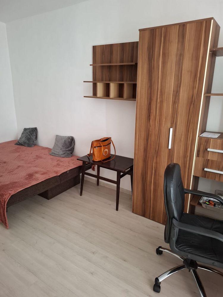 Garsonieră 36 mp, mobilată și utilată complet, etaj 3, zonă foarte bună, aer condiționat și boiler.