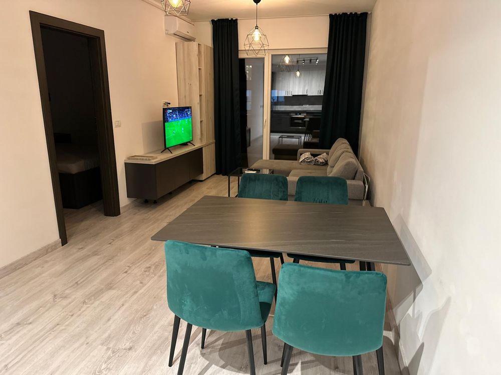 Inchiriez apartament Adora Park