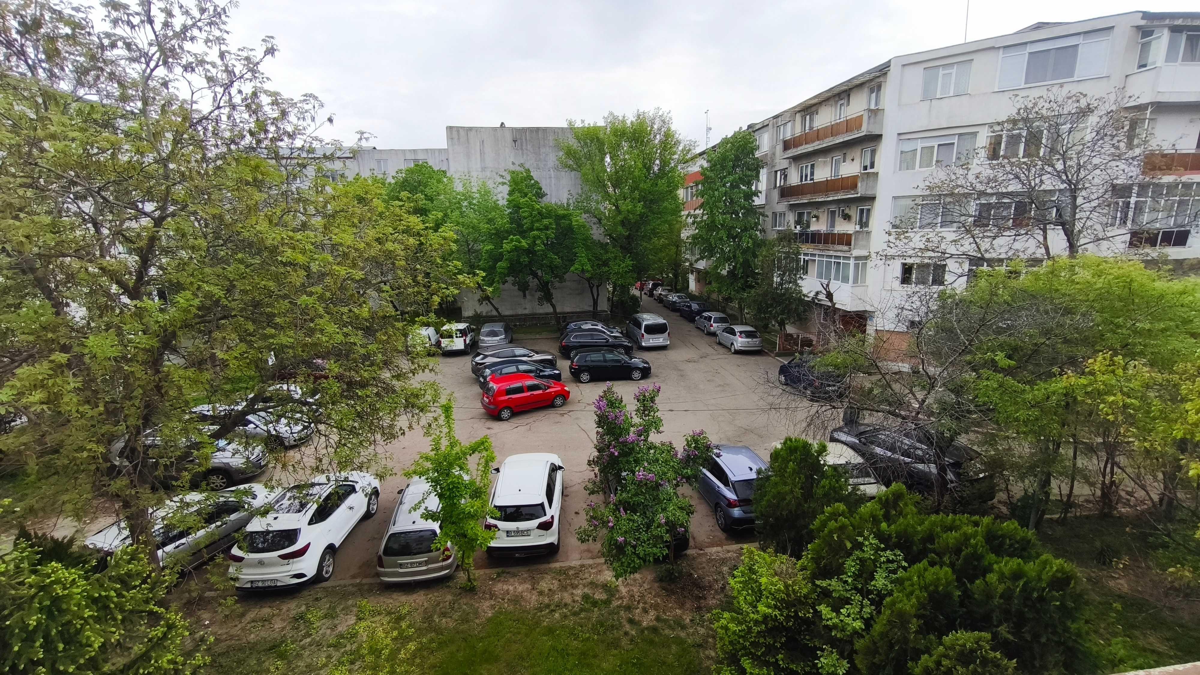Vand apartament 3 camere et.2/4 Micro 3 - imagine 1